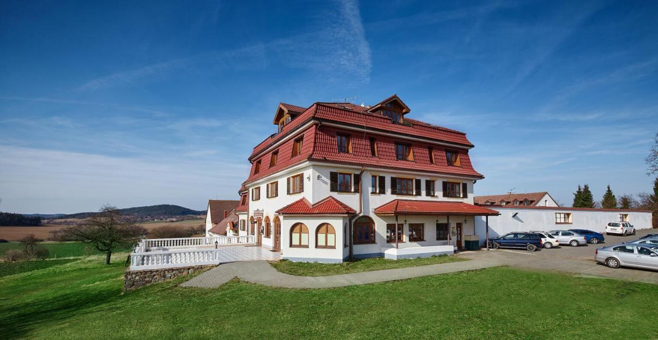Hotel Stamberk Naceradec エクステリア 写真